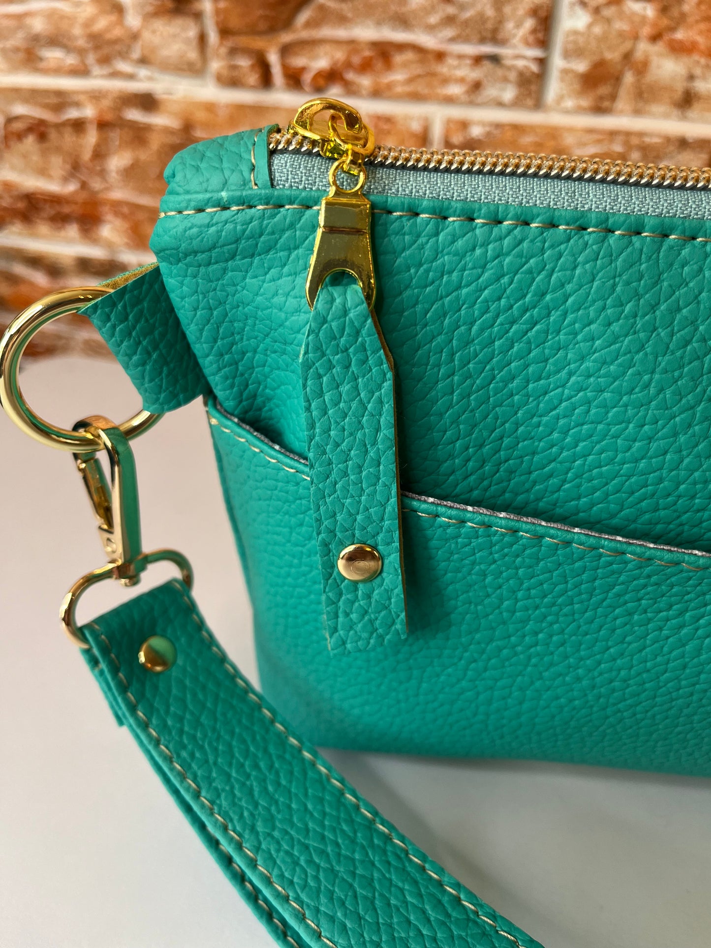 Liana Wristlet (Mint Green)