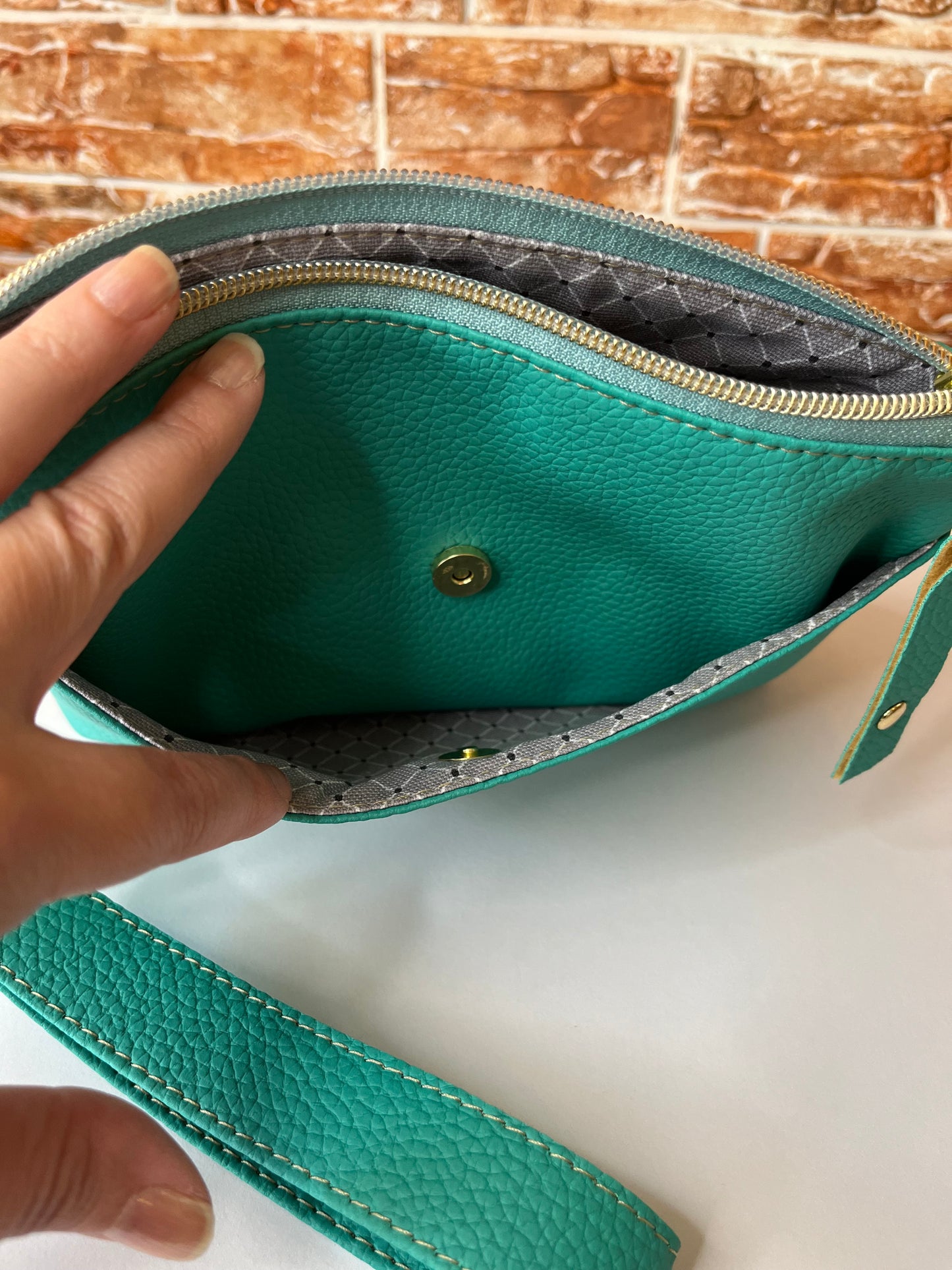 Liana Wristlet (Mint Green)