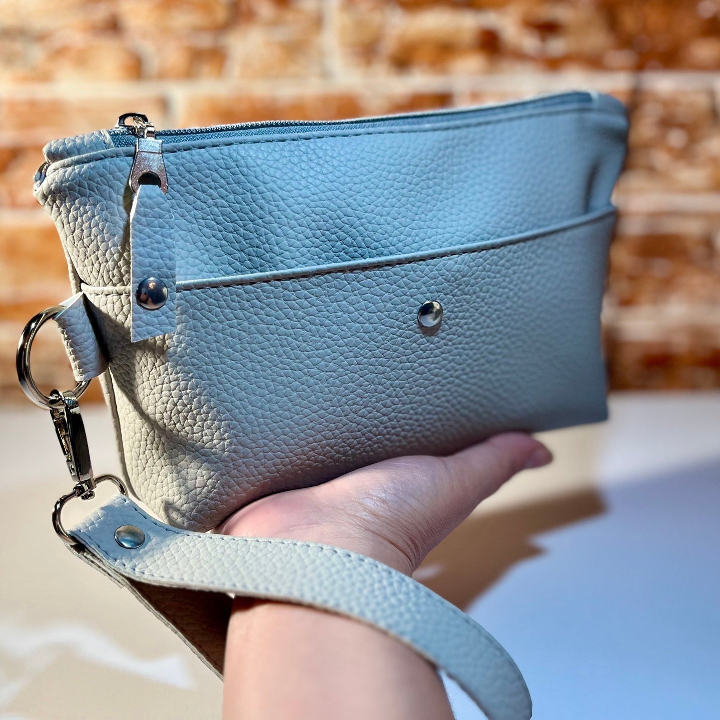 Liana Wristlet (Light Gray)